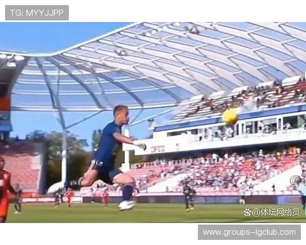 足球进球庆祝创意大揭秘 翻栏杆这一独特动作背后的故事与意义